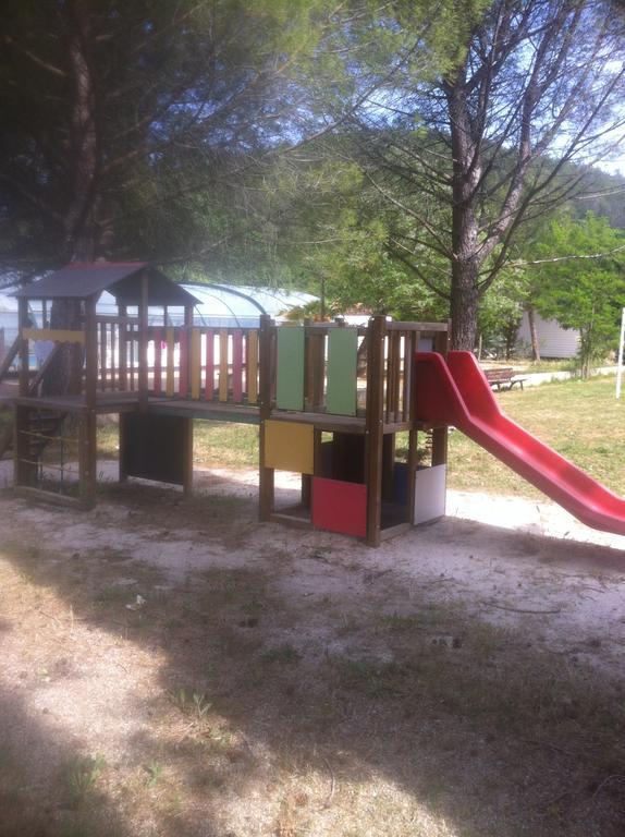 Camping La Vidaresse Hotell Sainte-Anastasie-sur-Issole Eksteriør bilde