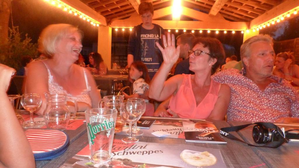 Camping La Vidaresse Hotell Sainte-Anastasie-sur-Issole Eksteriør bilde