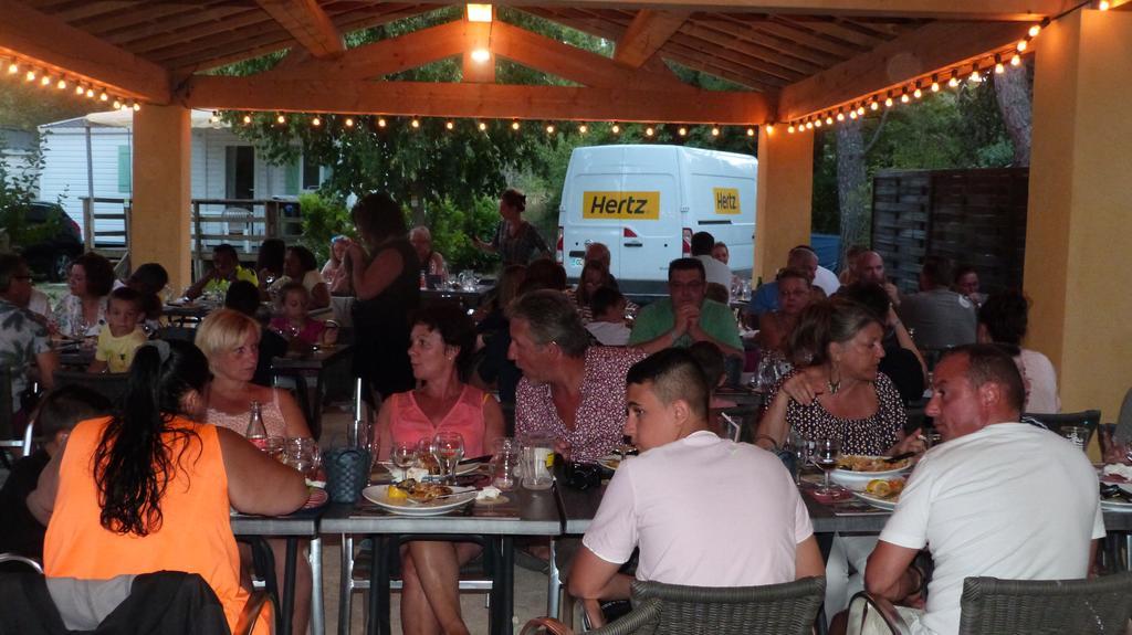 Camping La Vidaresse Hotell Sainte-Anastasie-sur-Issole Eksteriør bilde