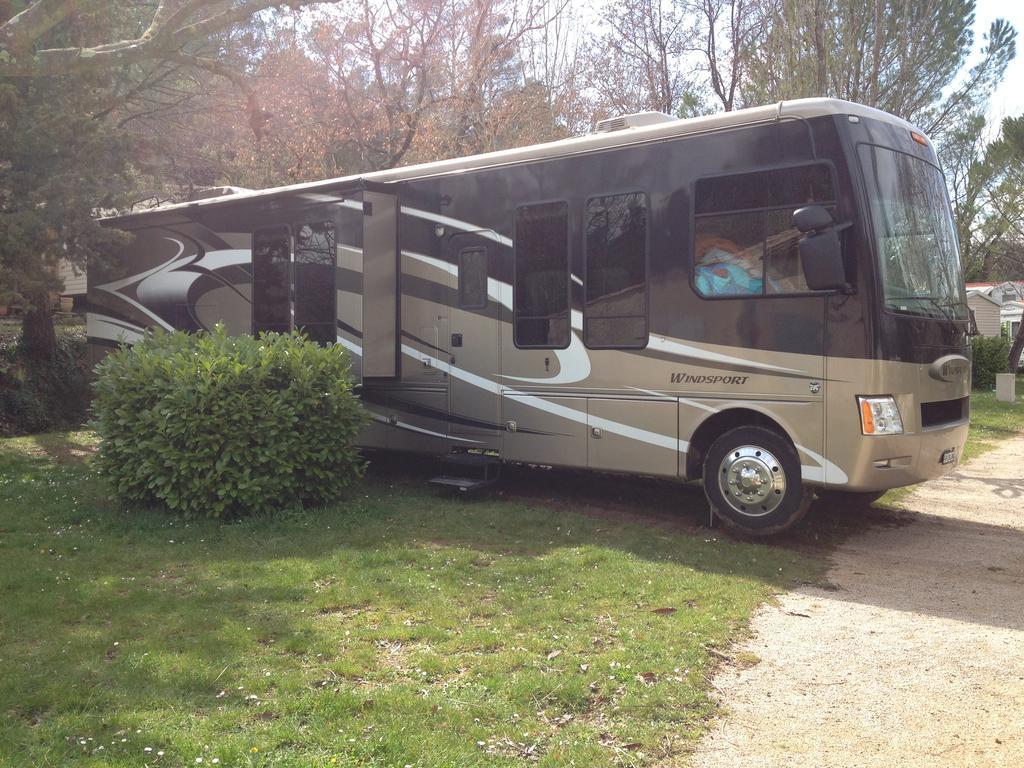 Camping La Vidaresse Hotell Sainte-Anastasie-sur-Issole Eksteriør bilde
