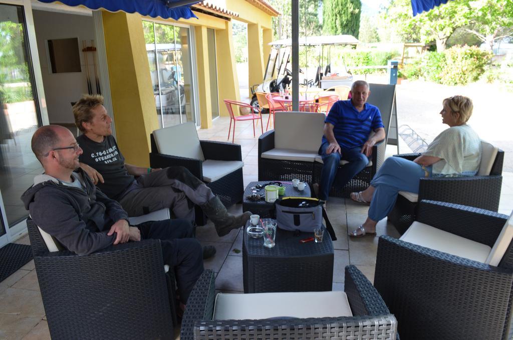 Camping La Vidaresse Hotell Sainte-Anastasie-sur-Issole Eksteriør bilde
