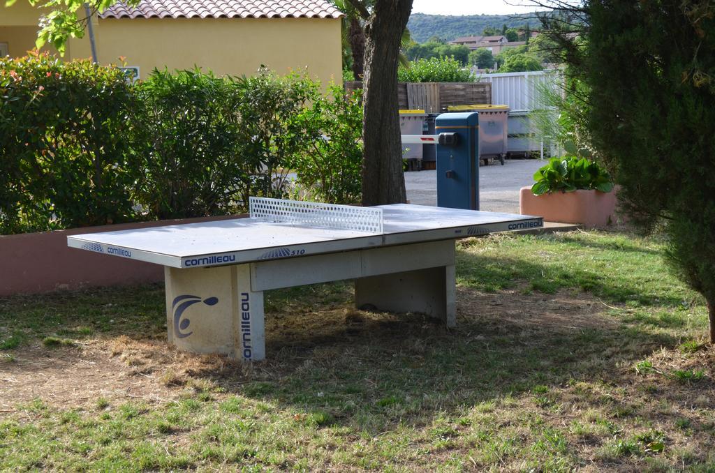 Camping La Vidaresse Hotell Sainte-Anastasie-sur-Issole Eksteriør bilde
