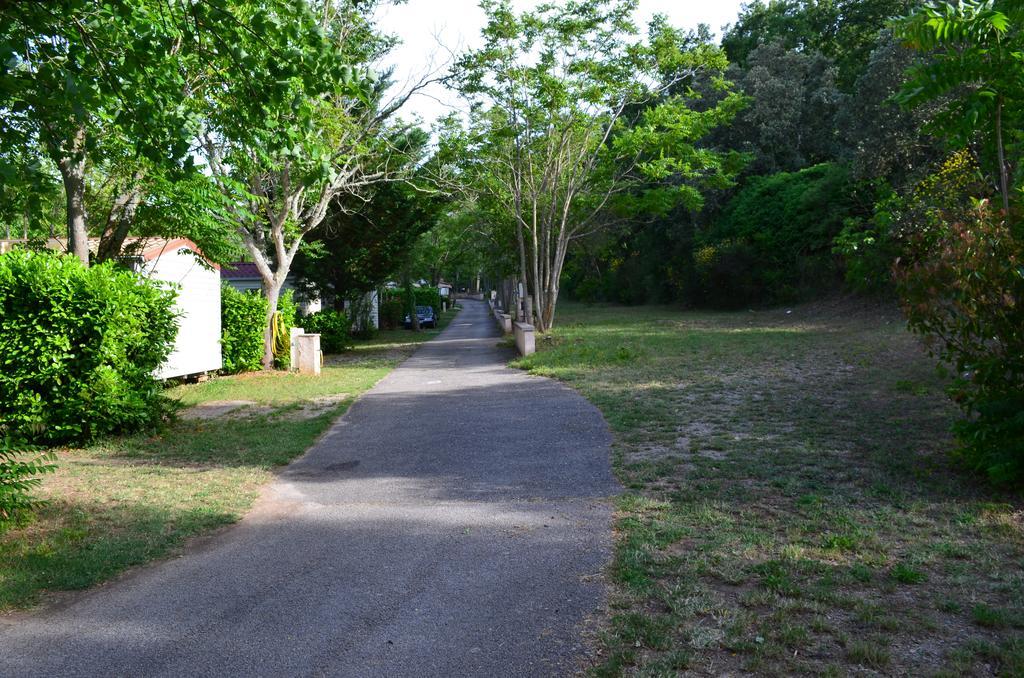 Camping La Vidaresse Hotell Sainte-Anastasie-sur-Issole Eksteriør bilde