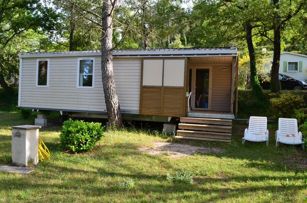 Camping La Vidaresse Hotell Sainte-Anastasie-sur-Issole Eksteriør bilde