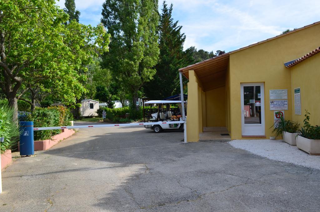 Camping La Vidaresse Hotell Sainte-Anastasie-sur-Issole Eksteriør bilde