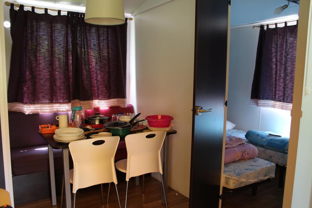 Camping La Vidaresse Hotell Sainte-Anastasie-sur-Issole Eksteriør bilde