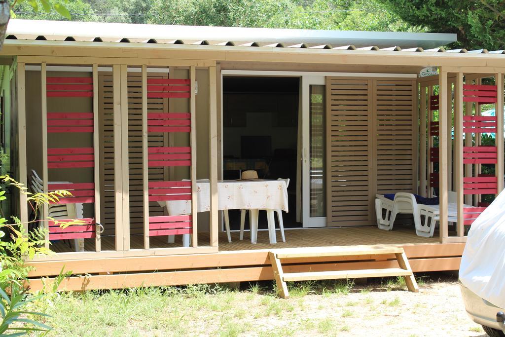 Camping La Vidaresse Hotell Sainte-Anastasie-sur-Issole Eksteriør bilde
